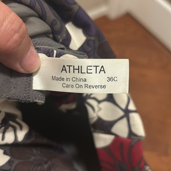 Athleta Floral Racerback Tank Top with Shelf Bra Size 36c - Picture 6 of 7